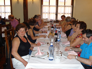 Sentados y listos para la comida.