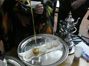 Preparación del té saharaui.
