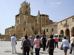 Impresionante la Iglesia de Sasamón.